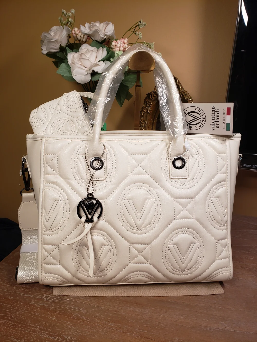 Valentino Orlandi Quilted Cream Tote w/ Pouch, Crossbody & Logo Charm NWT! $359 - Picture 13 of 14